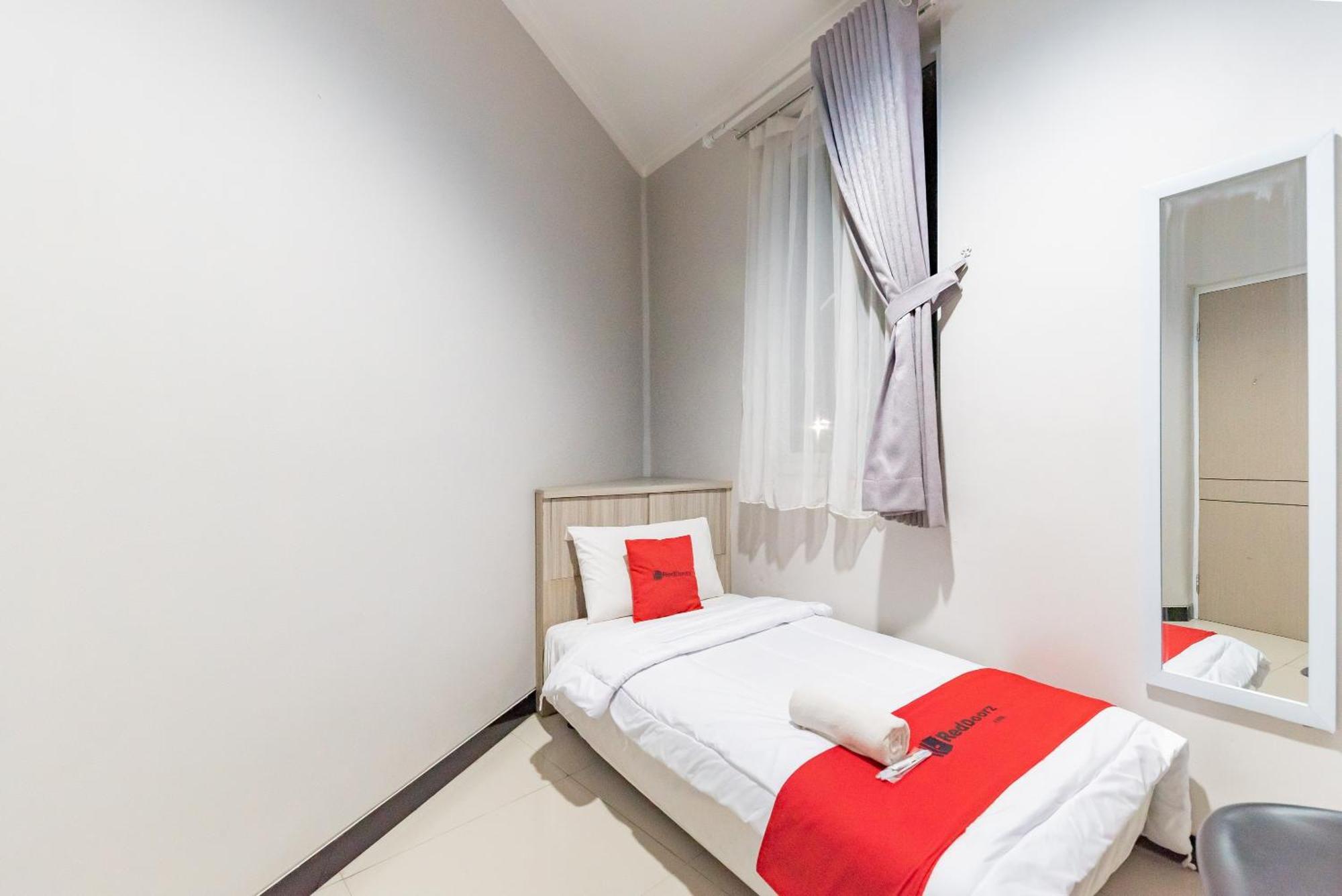 Reddoorz Near Botani Square Mall Bogor Buitenkant foto